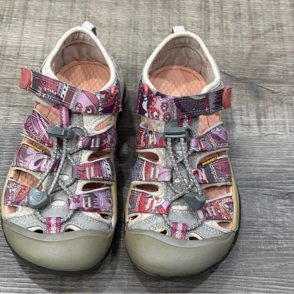 Keen Newport waterproof/hiking Sandals, Big Kids Size 2, in ”Grape Kiss” GUC